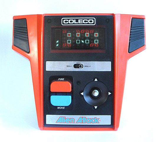 β Coleco Alien Attack