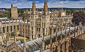 Las catedrales mas antiaguas se convirtieron en Universidades como la de Oxford, la de París y la de Bolonia.