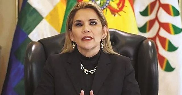 Añez reduce tres ministerios y cierra dos embajadas para reducir gastos