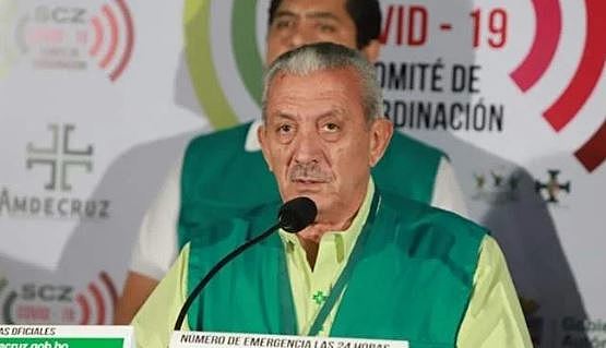 Intuban a Óscar Urenda, secretario de Salud de Santa Cruz