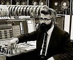 John McCarthy inventa la expresión inteligencia artificial y la define como "la ciencia e ingeniería de construir máquinas inteligentes"