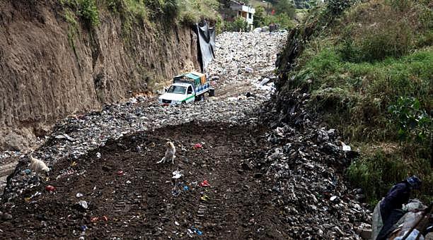Botadores de basura a cielo abierto contaminan 12 cantones de la Sierra