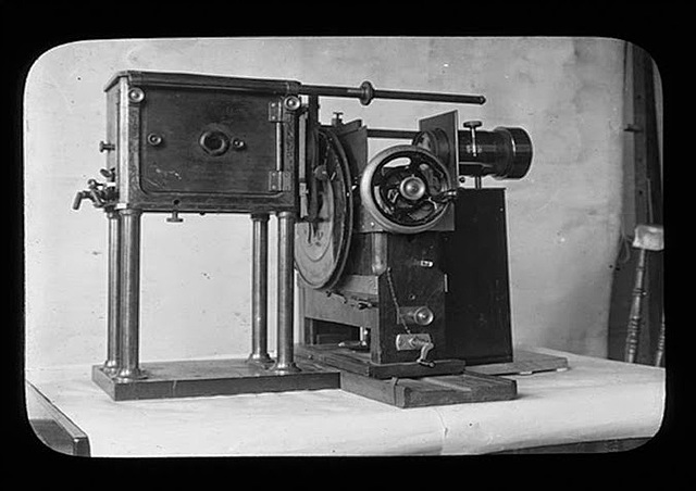 Zoopraxiscopio (PROYECTOR)