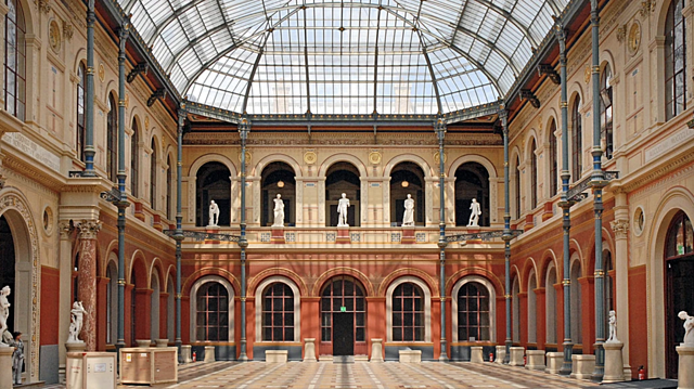 Passed his exams to enter the Ecole des Beaux-Arts