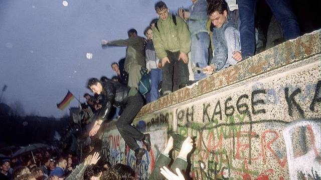 Building of the Berlin Wall