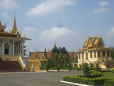 Vua Chân Lạp qua đời. Ngọc Vạn lên làm Hoàng Thái Hậu