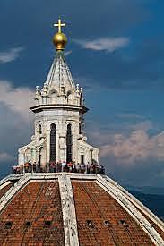 FIN DE LA CONSTRUCCIÓN DEL DOMO DE FLORENCIA, ITALIA