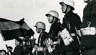 Franco crea la División Azul