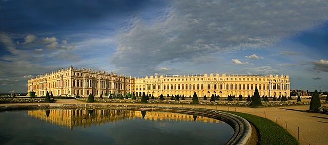 La constitución y el ataque al Palacio de Versalles