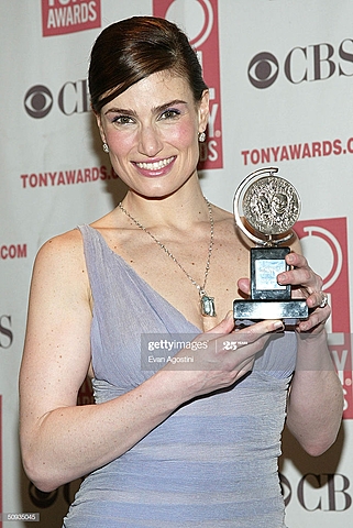 Idina Menzel gana el Tony