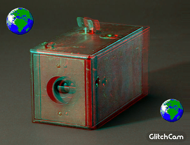 The camera with 100 reels was commercialized.