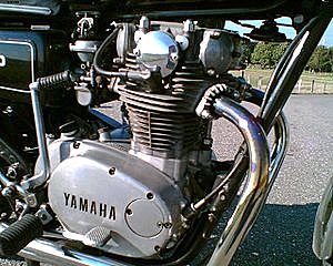 Twin cylinder engine