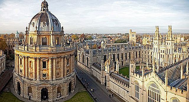 Reconeixement d’Oxford com a universitat.