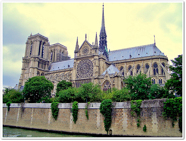 Fi de la construcció de la catedral de Nôtre Dame de París