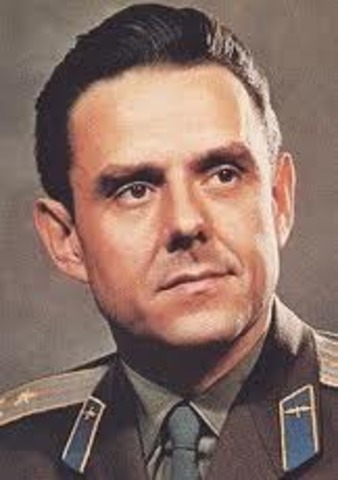 Vladimir Komarov killed.