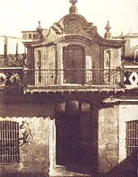 Sus estudios, viajo a la Universidad de España