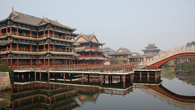 Hengdian World Studios: The purpose of Hengdian World Studios was to build a large-scale comprehensive tourist area integrating film and television, tourism, vacation, leisure and sightseeing.
