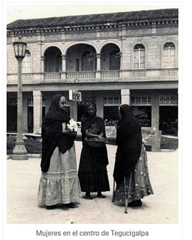 Mujeres en el Parque de Tegucigalpa