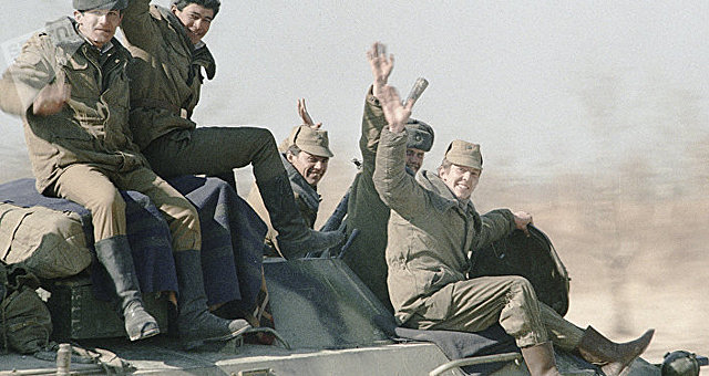 La URSS abandona Afganistán