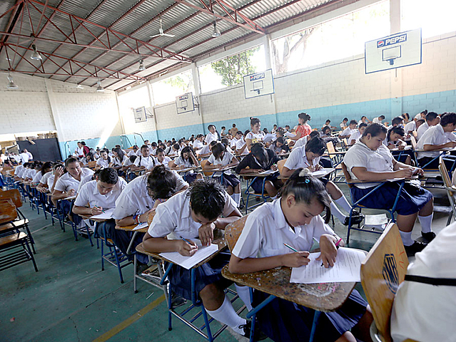 Aprobación de la Ley Orgánica de Educación