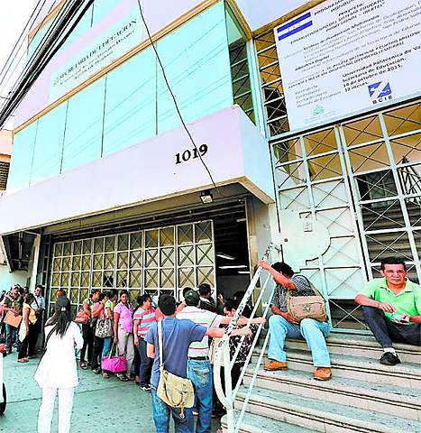 Creación de la Ley de Escalafón del Magisterio y su Reglamento