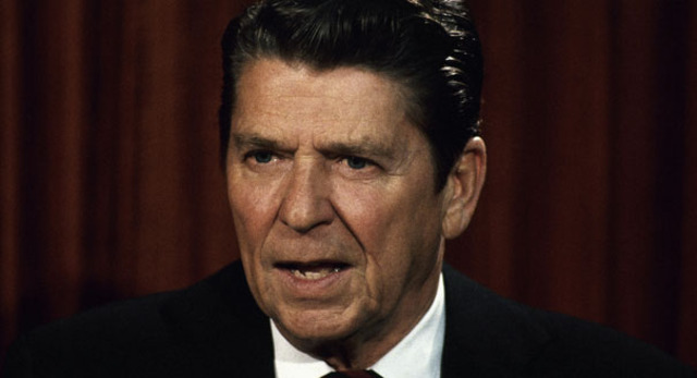 •	Conservative Republicans sweep the historic 1980 election.