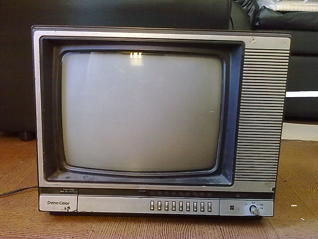 Thosiba mostró la primera televisión con pantalla LCD a blanco y negro de dos pulgadas