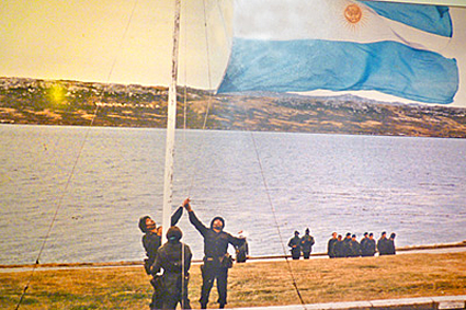 Argentina ocupa las Islas Malvinas