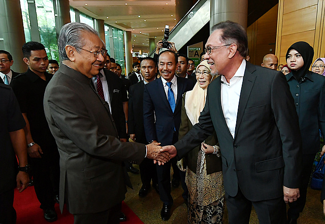 敦马重新接受土团主席一职