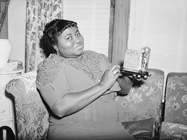 Hattie McDaniel first African American to win Oscar