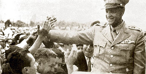 Rojas Pinilla asume la presidencia.