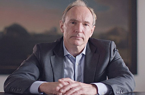 Tim Berners-Lee configura el HTML
