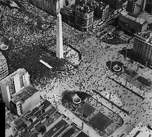 Se inaugura el Obelisco