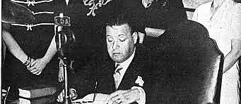 Asume Roberto M. Ortiz.