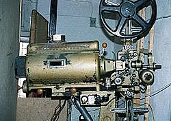 PROYECTOR CINEMATOGRÁFICO