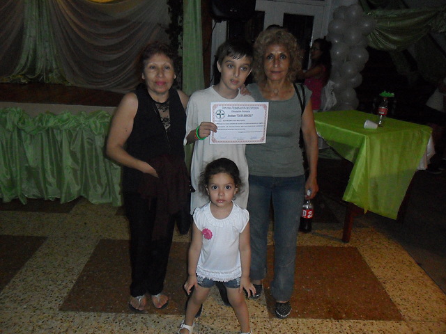 Mi hermano Bauty egreso de primaria.