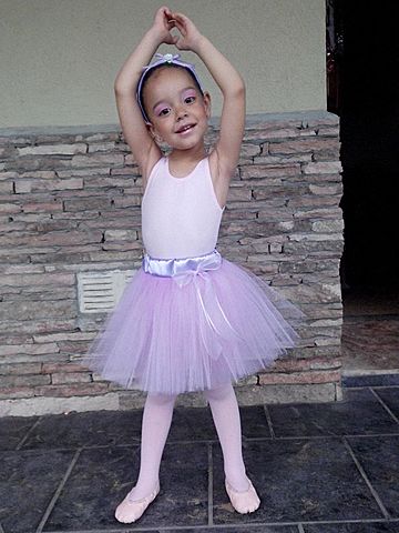 Comence clases de danza clasica.