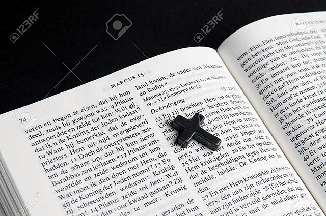 Biblia en neerlandés.