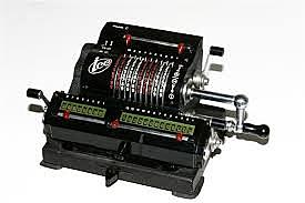 MAQUINA MECÁNICA PARA REALIZAR CÁLCULOS ARITMÉTICOS (Gattfried Leibniz)