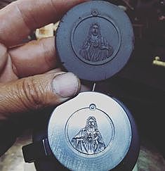 Imagenes sagradas en una moneda