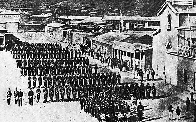 Chile invade el puerto boliviano de Antofagasta.