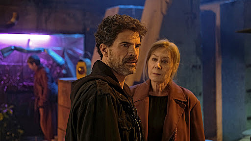 EP_42 Lola trae a Julián al 2070 para mostrarle el futuro y avisarle de que su nieta está en peligro