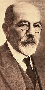 Cleto Gonzalez Viquez (Presidente) crea la Junta Nacional de Turismo e Inmigración.