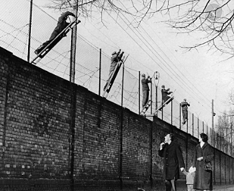 Building the Berlin Wall