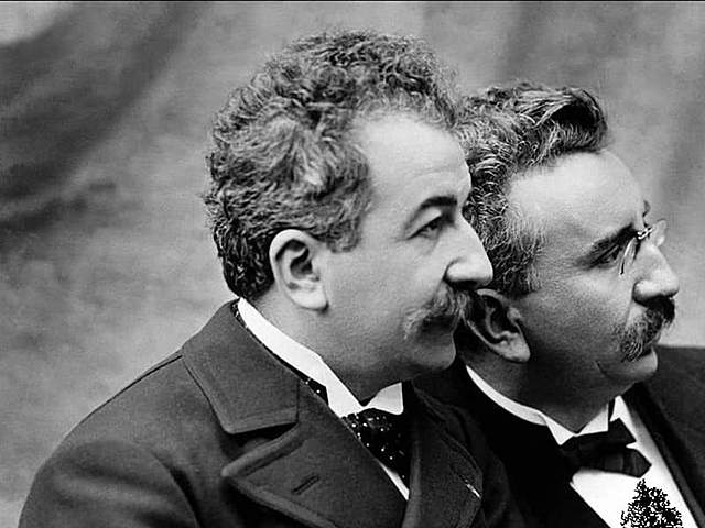 Se proyecta la primera película