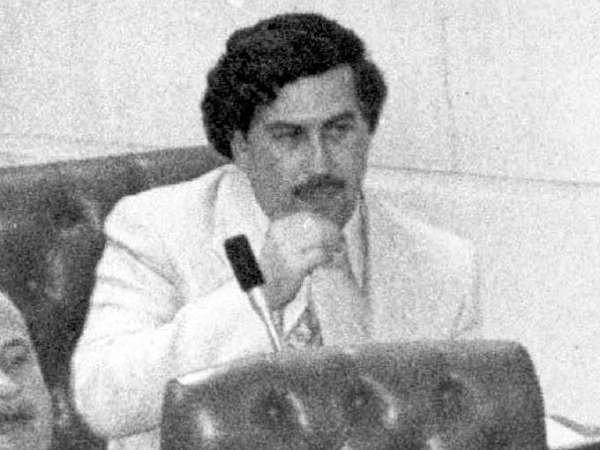 Escobar es expulsado del congreso