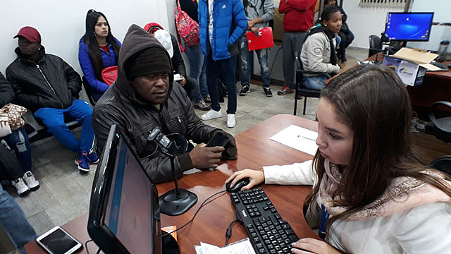 Gobierno anuncia automatización de servicios que disminuirán tiempos de espera a migrantes