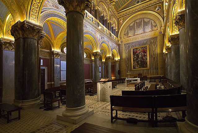 William Allen establishes another English College in Rome