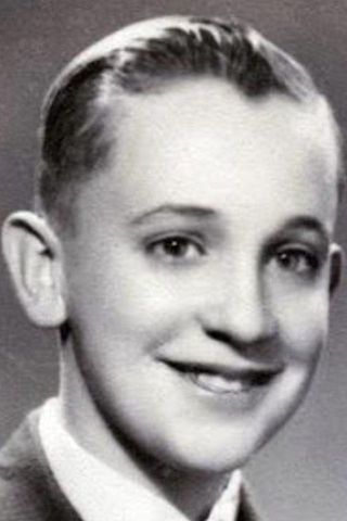 SE GRADÚA COMO TÉCNICO QUÍMICO