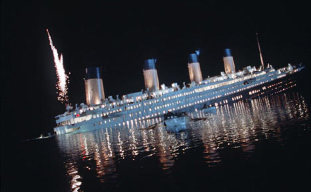 the titanic sinks